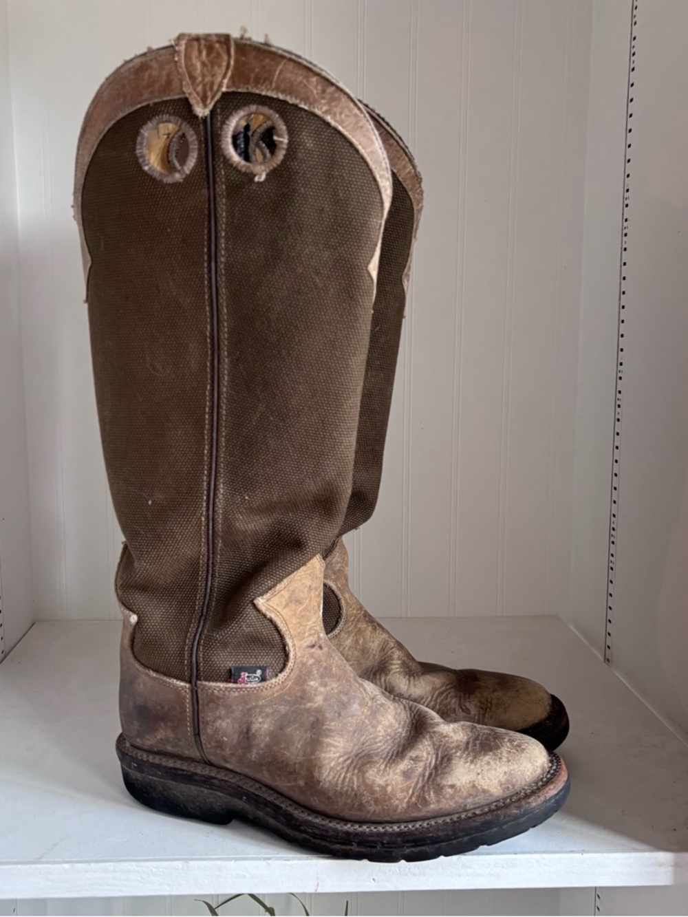 Justin 17” Tall Snake Proof Boots Size 7D, Crepesole 2113 Made in USA